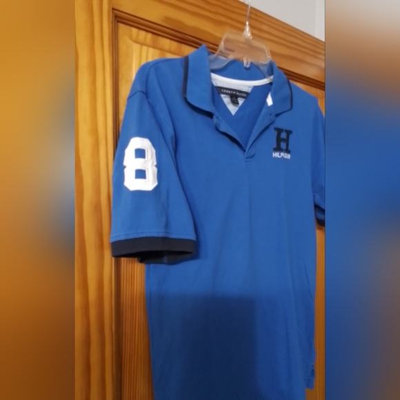 Tommy Hilfiger shirt. - Picture 2 of 4